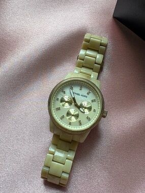 Michael Kors Beige and Gold MK5039 Watch